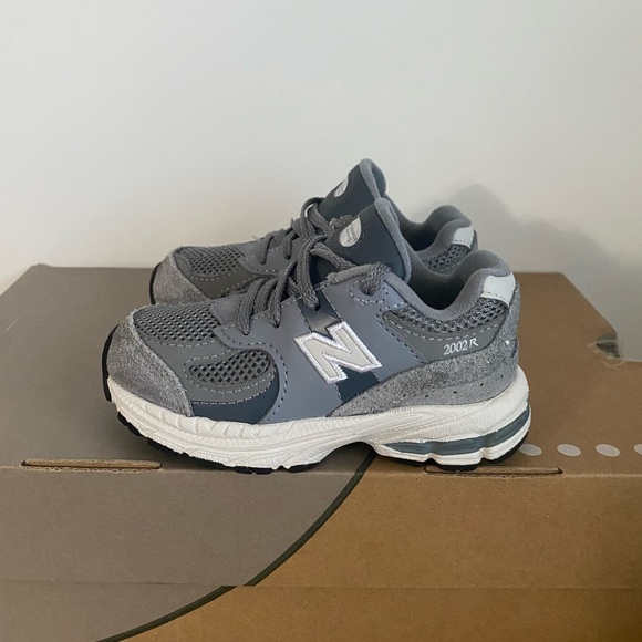 New balance 2002R Grey/White Toddler Sneakers- SZ 7 C - Picture 9 of 13